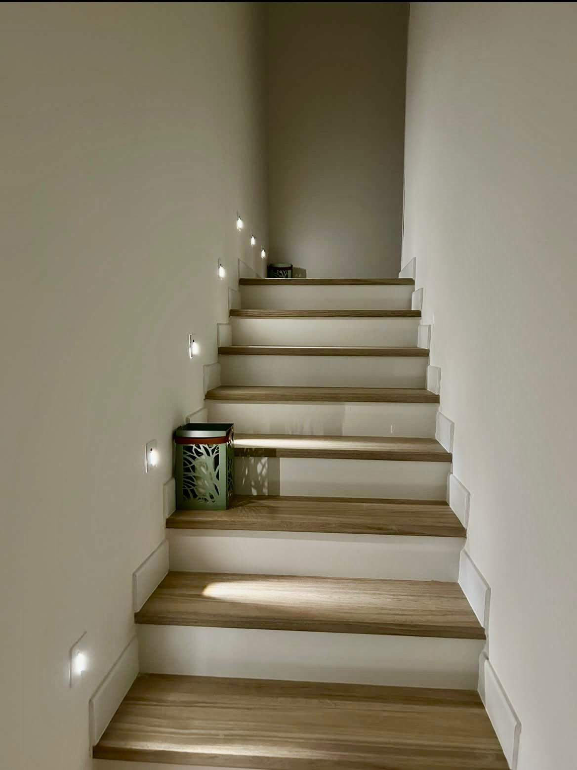 Escalera con iluminación LED ambiente